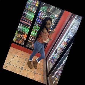 Meet your Posher, Lariah